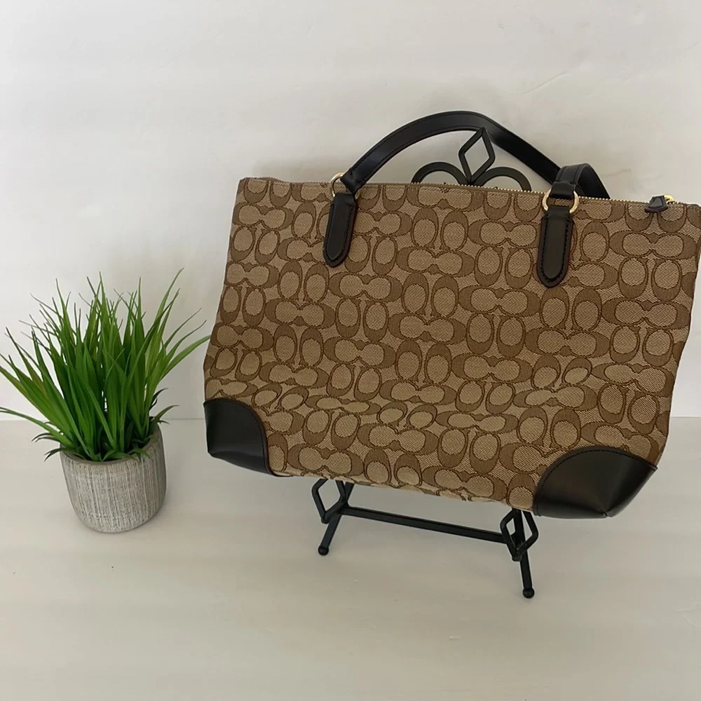 Coach Signature  Canvas Shoulder Bag